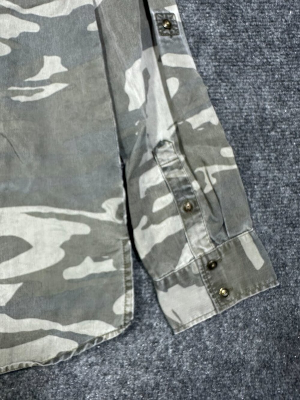 Express Boyfriend Shirt Womens Small Camouflage Long Sleeve Roll Tab Sleeve - Picture 7 of 10